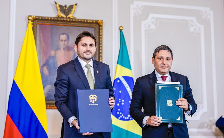 Governo faz acordo para levar fibra ótica brasileira até cidade colombiana