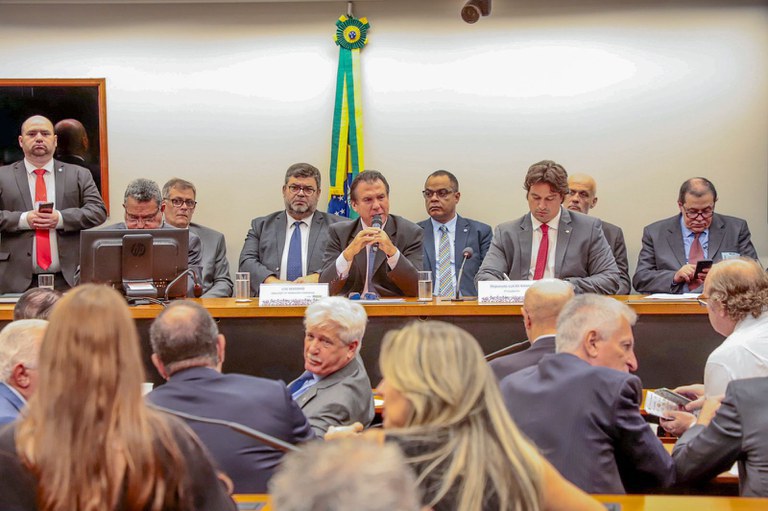 Luiz Marinho discute PLP dos aplicativos com o Congresso Nacional