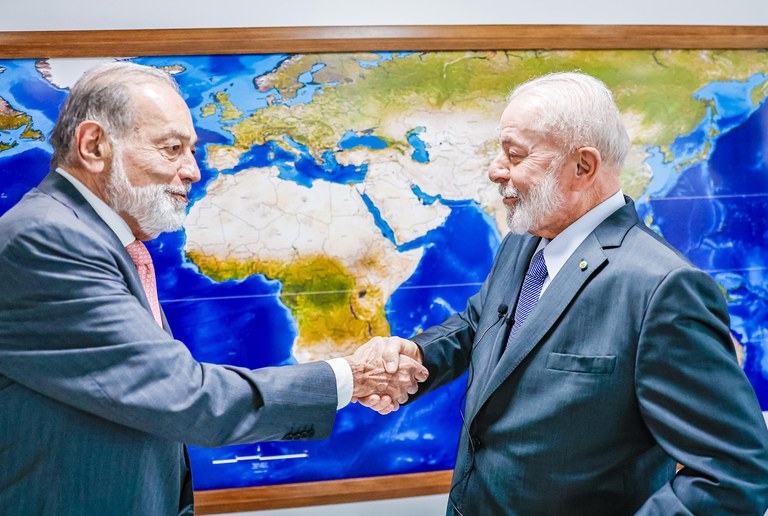 Lula trata de investimentos em fibra ótica e 5G com empresário mexicano