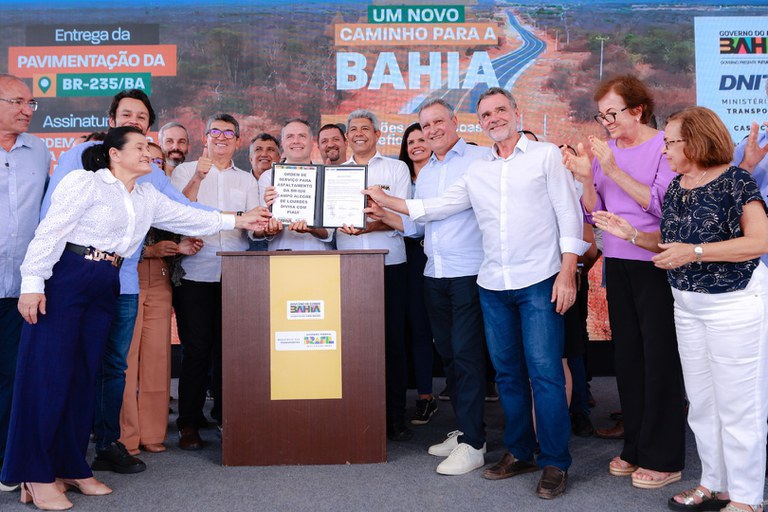 Ministro dos Transportes entrega obra que irá beneficiar cerca de 2 milhões de moradores do norte da Bahia