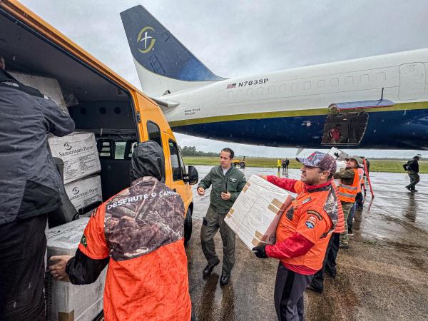 Brasil recebe avião dos Estados Unidos com 18 toneladas de donativos para o RS