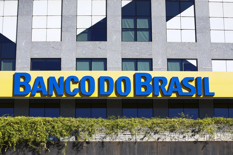 Banco do Brasil renegocia dívidas de vítimas das cheias e abre conta para doações