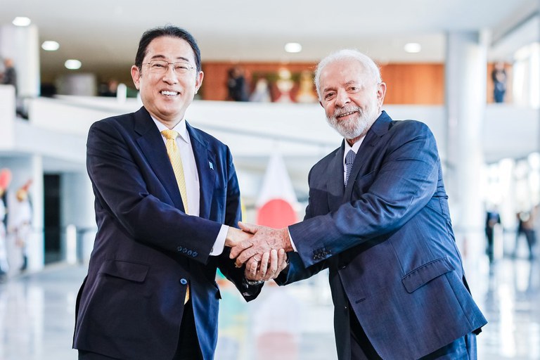 Brasil e Japão assinam 38 acordos durante visita do primeiro-ministro Fumio Kishida a Brasília