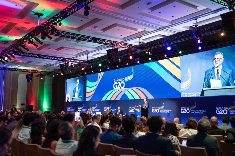 Brasil lidera diálogos sobre integridade da informação e regulação de plataformas no G20