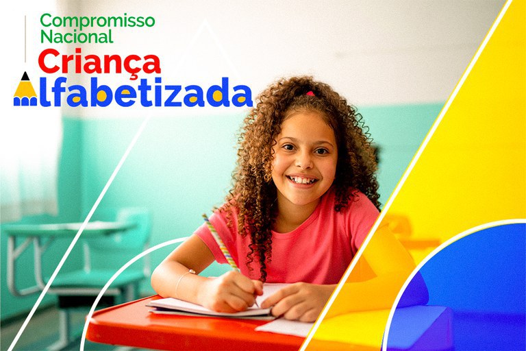 Brasil supera pré-pandemia, com 56% de crianças alfabetizadas até 2º ano do Fundamental