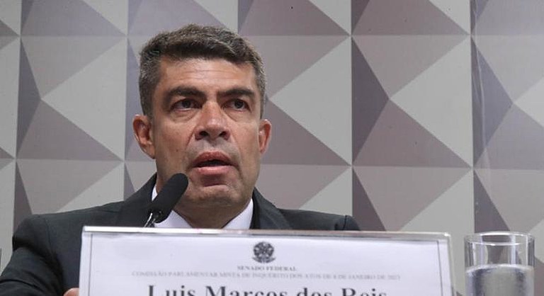 CGU abre processo contra empresa que pagava ex-ajudante de ordens de Bolsonaro