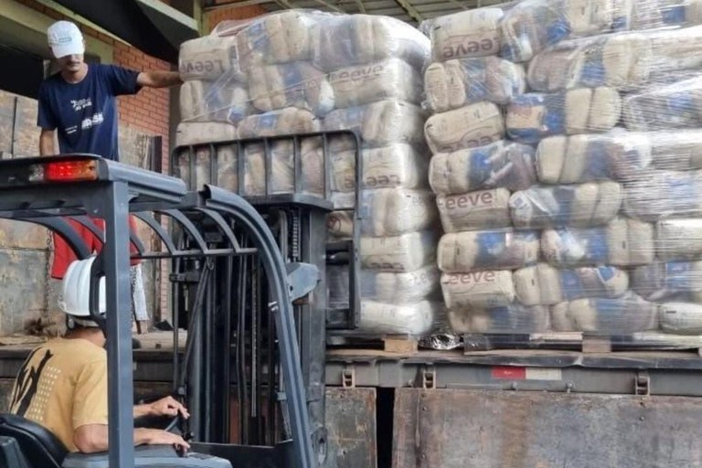 Começa distribuição de 52 mil cestas de alimentos à população afetada