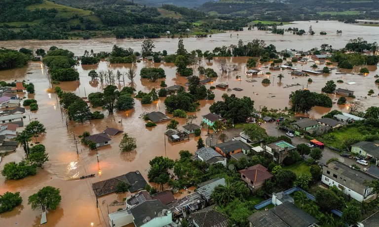 Correios e Receita Federal firmam parceria para ajudar vítimas da chuva no RS