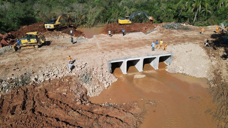 Equipes restabelecem tráfego no km 132 da BR-290/RS, em Eldorado do Sul