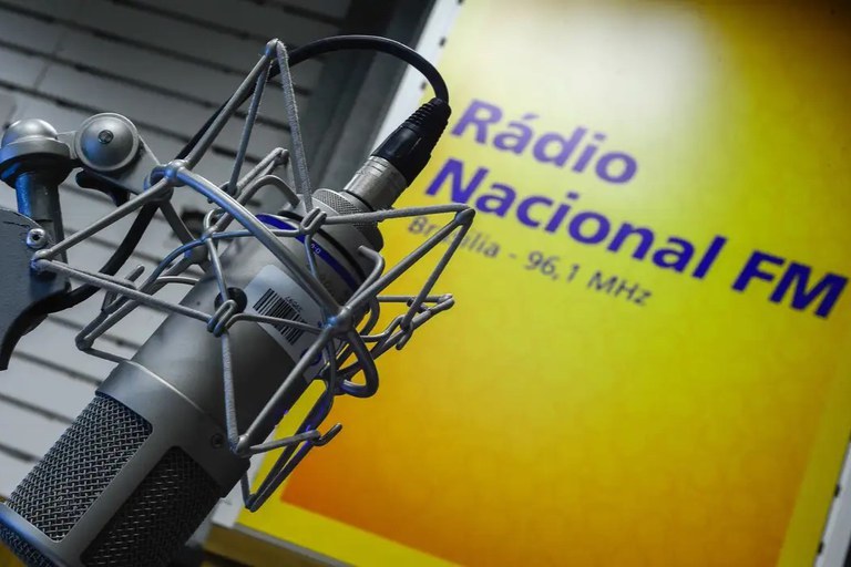 EBC amplia prestação de serviços aos gaúchos com programação especial de rádio