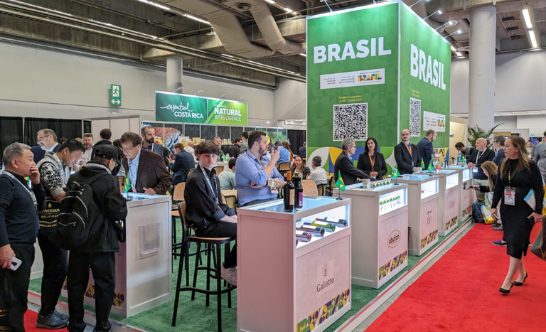Indústria brasileira de alimentos amplia mercados em feira no Canadá