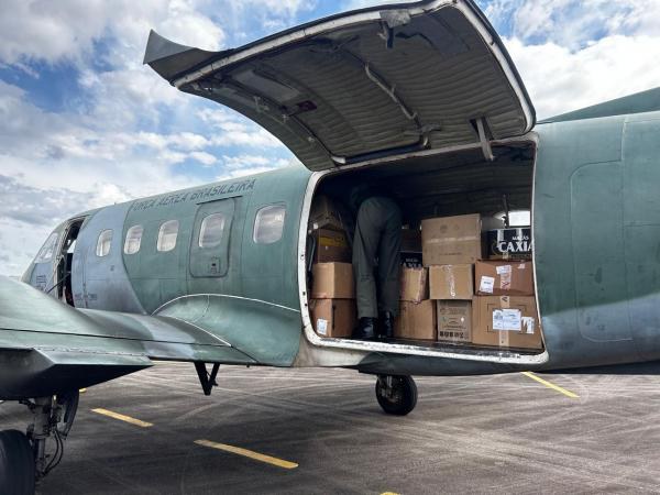 'Ponte aérea' da FAB transporta 5 toneladas de alimentos entre cidades do RS