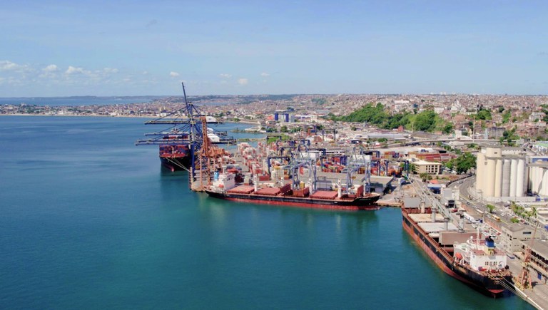 Porto de Salvador se moderniza e pode receber os maiores cargueiros do mundo