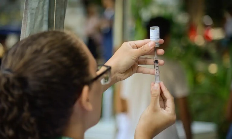 Saúde reforça vacinação contra cinco doenças após desastres. Veja quais