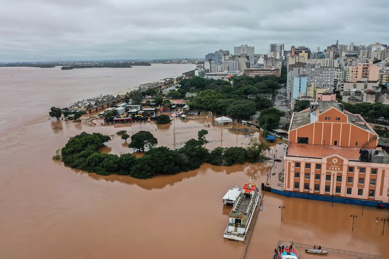 Ministro das Cidades defende preparo de municípios para emergências climáticas
