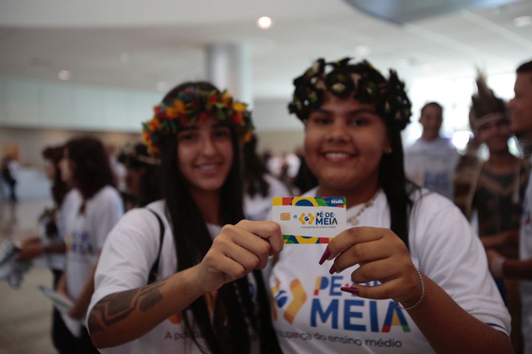Programa Pé-de-Meia vai beneficiar 54 mil estudantes na Paraíba