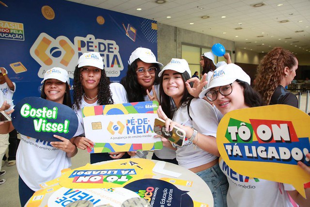Programa-Pé-de-Meia vai beneficiar 177 mil estudantes em Pernambuco