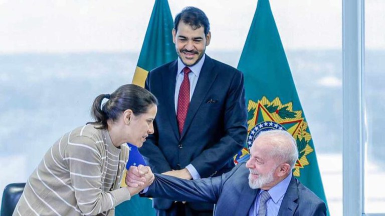 Lula e Raquel Lyra assinam acordo por solução a “prédios-caixão” em Pernambuco
