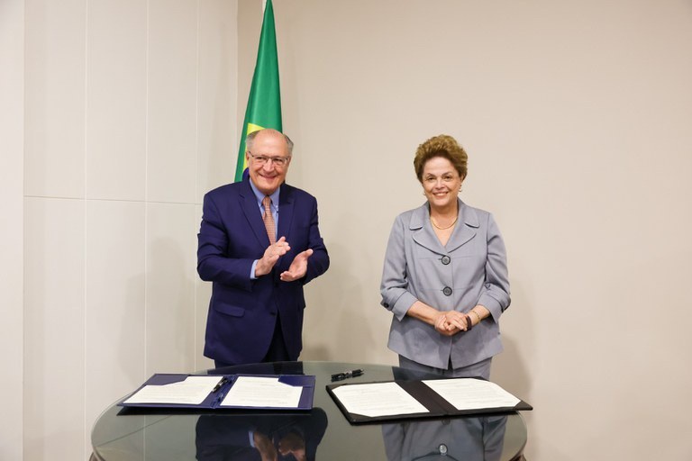 Alckmin e Dilma formalizam R$ 5,7 bilhões do Banco dos Brics para o RS
