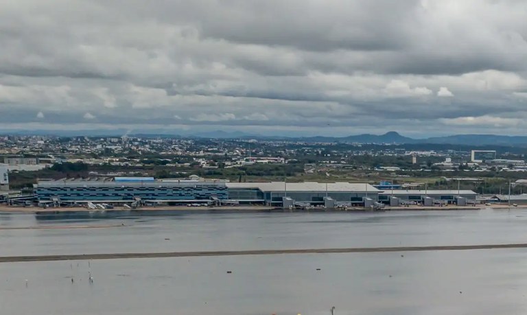 Anac autoriza, em caráter excepcional, retirada de aeronaves do Aeroporto de Porto Alegre