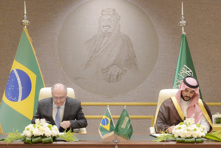 Brasil e Arábia Saudita assinam acordo de cooperação em defesa