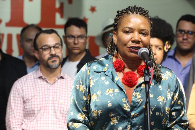 Em Campina Grande, ministra da Cultura participa de entrega de prêmio e da festa de São João