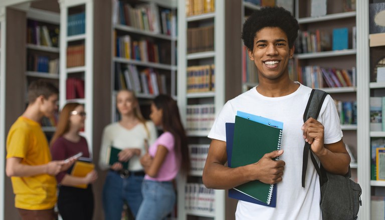 Estudantes e universitários podem contribuir para o INSS