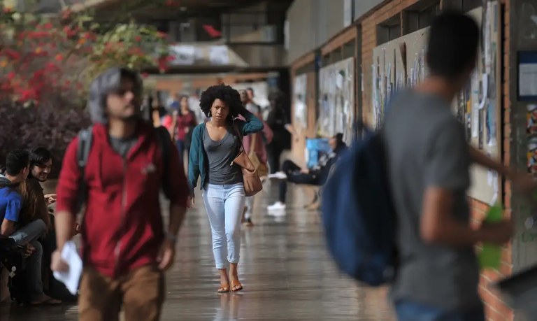 Lei que cria política de assistência estudantil para ensino superior é aprovada