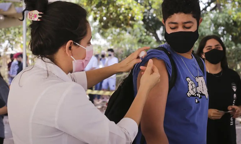 Sancionada lei que prevê vacinação nas escolas para aumentar cobertura vacinal