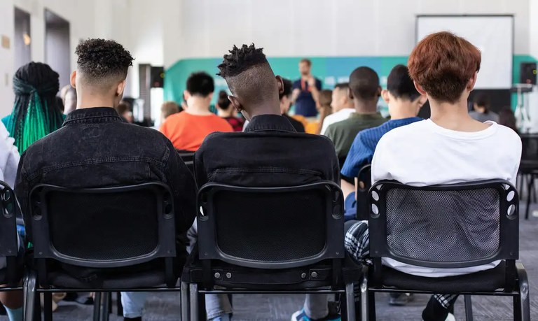 Balanço do PNE: cai a diferença entre brancos e negros na Educação Básica
