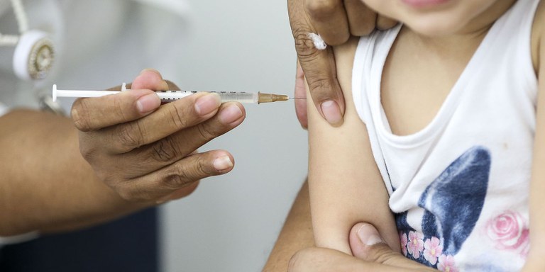 Saúde defende vacina contra covid 19 mantida calendário de vacinação