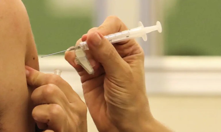Surtos de coqueluche na Europa e Ásia reforçam importância da vacinação no Brasil