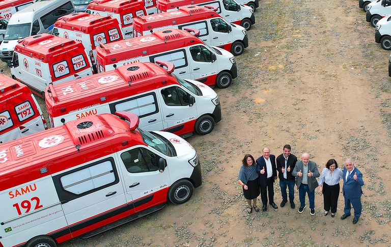 Alckmin celebra entrega de ambulâncias e menor índice de desemprego da história