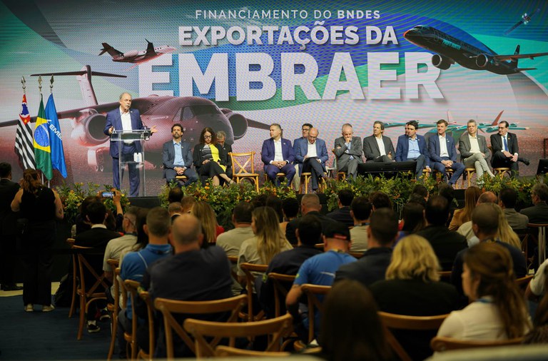 BNDES financia a exportação de 32 jatos E175 da Embraer à American Airlines