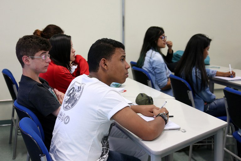 Governo lança Ensino Médio Mais, para apoiar estudantes do período noturno