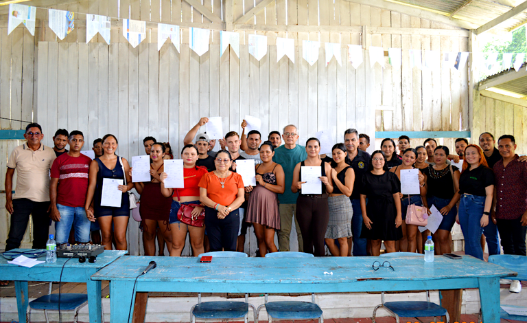 Incra entrega contratos e regulariza assentados na Ilha de Aruãs, no Amapá