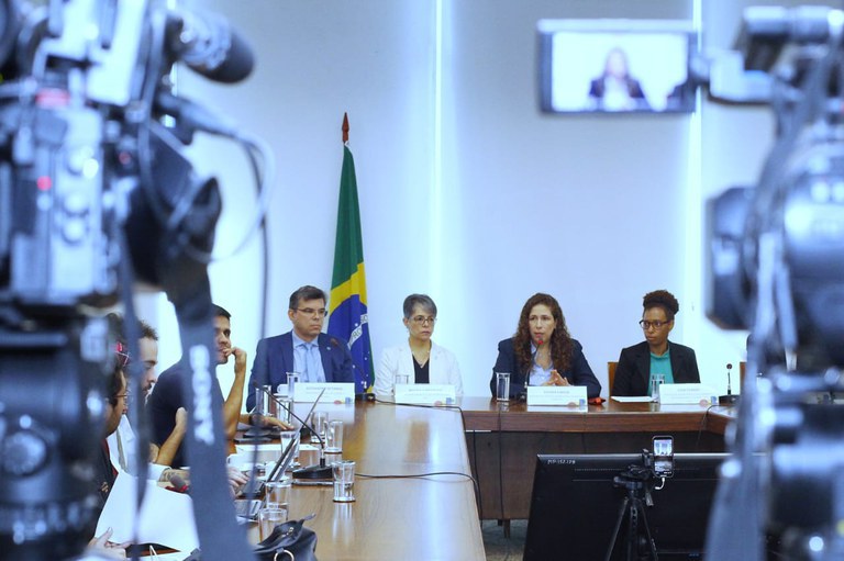 Ministra da Gestão explica como é feita análise para definição de novos concursos