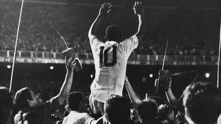 Presidente Lula sanciona lei que institui o "Dia do Rei Pelé"