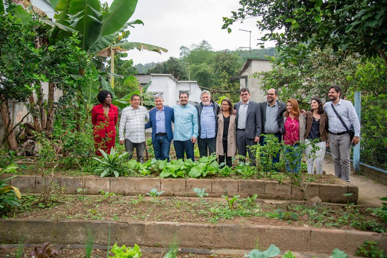 Projeto em Xerém beneficia agricultores familiares e propicia inclusão social