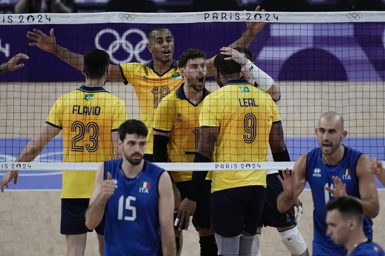 Vôlei, canoagem e badminton dominam os Jogos Olímpicos no fim da manhã