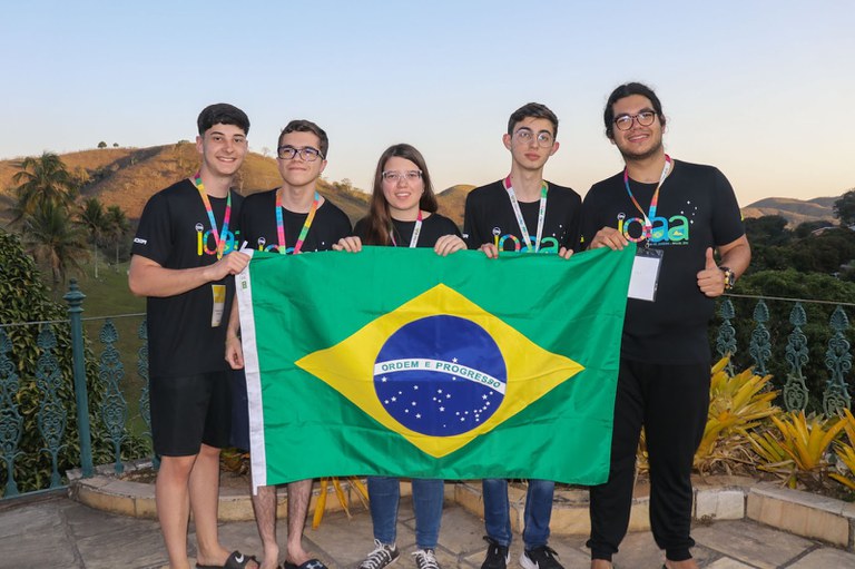 Brasil traz 5 medalhas da Olimpíada Internacional de Astronomia e Astrofísica