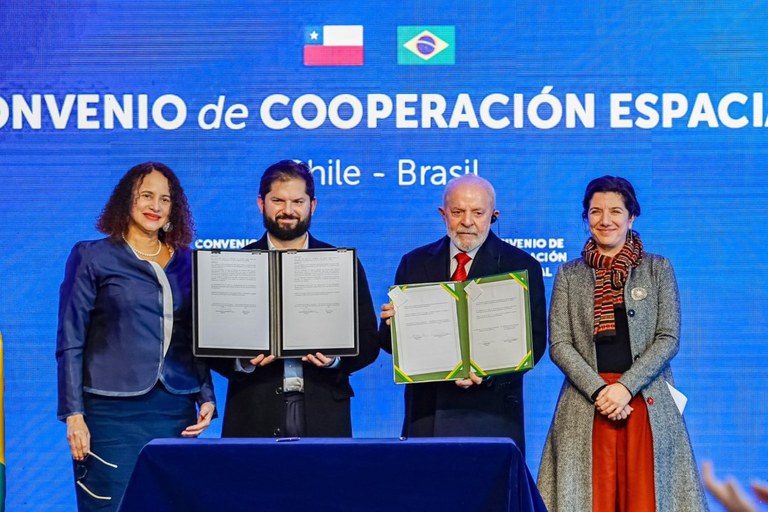 Brasil e Chile assinam acordo de cooperação no setor espacial