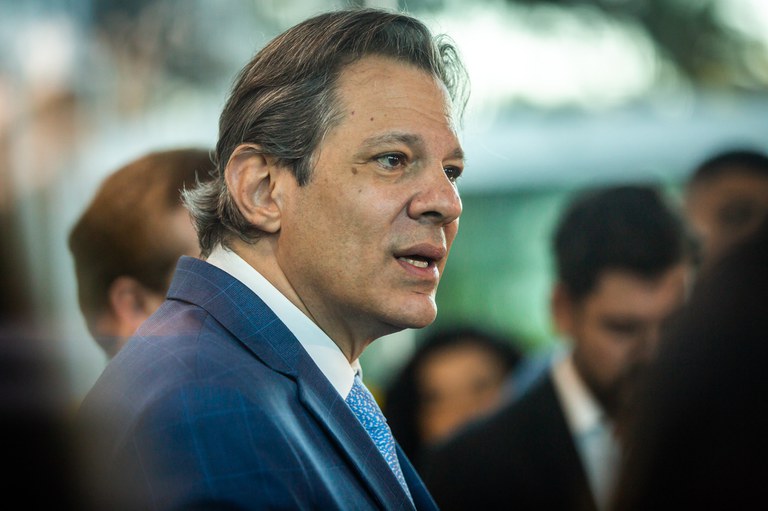 Compensada a desoneração da folha, déficit zero sai este ano, sinaliza Haddad