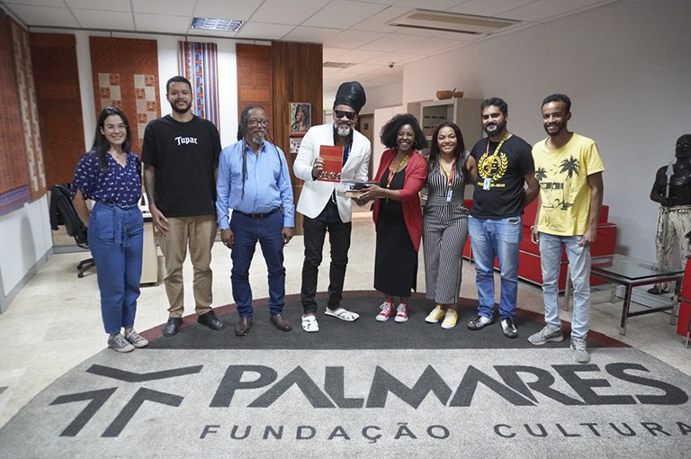 Visita de Carlinhos Brown agita a Fundação Cultural Palmares