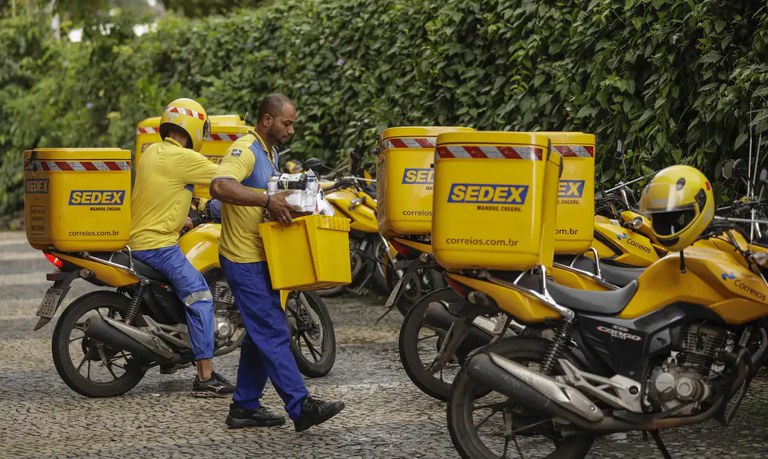 Correios propõe aumento de 6,05% nos salários de trabalhadores