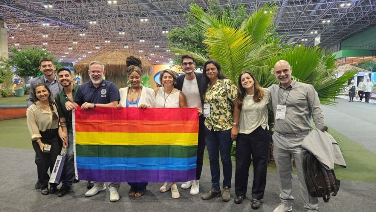 Eventos LGBTQIA+ ajudam a movimentar o turismo no país, destacam especialistas em debate no Núcleo do Conhecimento