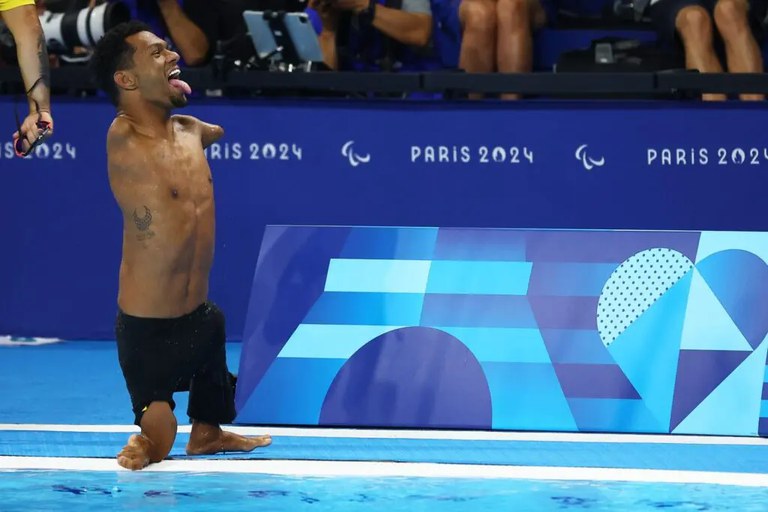 Gabrielzinho conquista a segunda medalha de ouro na natação