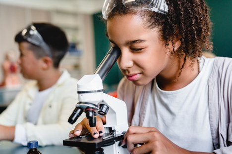 Iniciativa busca maior participação feminina nos espaços de desenvolvimento científico