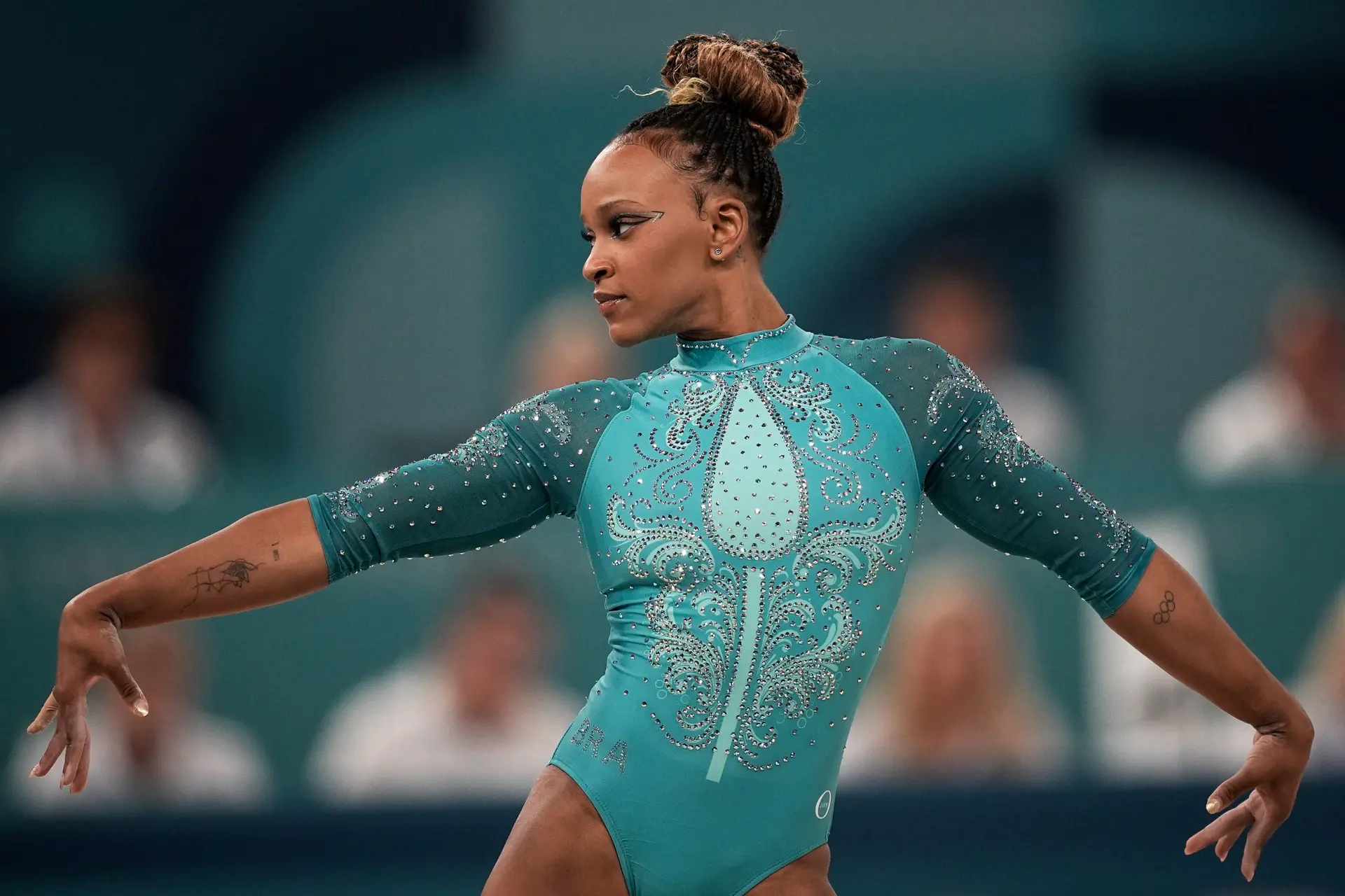 Rebeca é ouro no solo e se torna maior medalhista do Brasil em Jogos