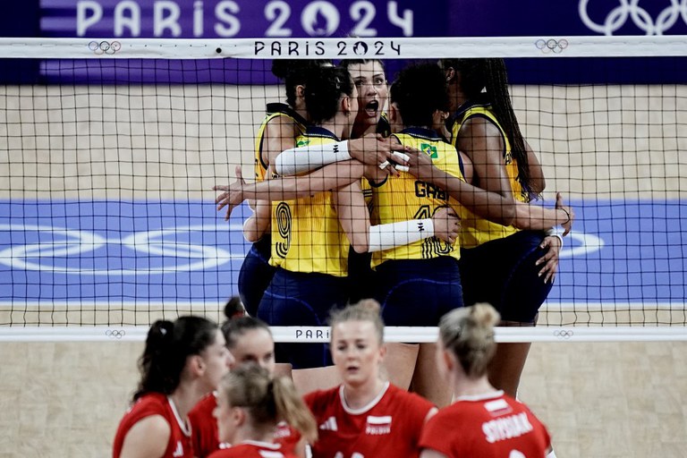 Vôlei, tênis de mesa, caiaque, confira o resumo olímpico do domingo (4